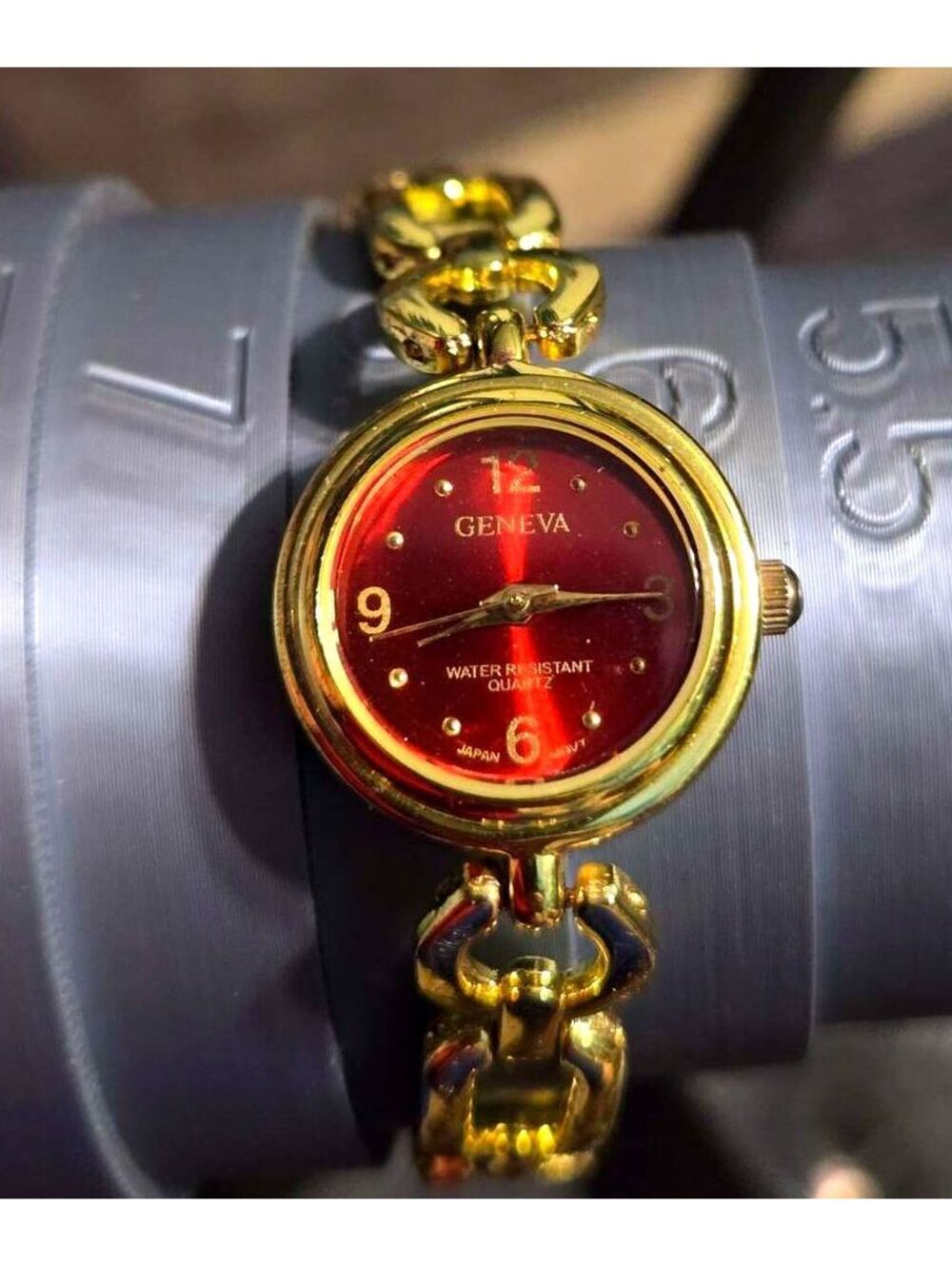 Geneva Women's Gold-Tone Red Dial Quartz Chain Link Watch WORKS